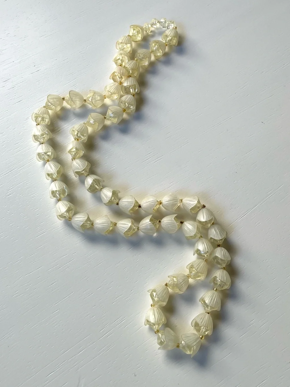 Vintage plastic flower bead long necklace glows fairycore